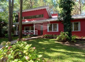 Casa · 160m² · 4 Ambientes · Cod 568 - Venta 3 Hab 2 Baños Usd 235.000. - Lote de 1100 m²