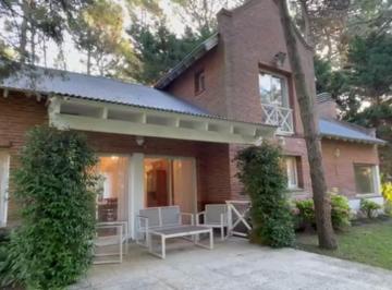 Casa · 200m² · 5 Ambientes · 2 Cocheras · Cod 959 Disponible Febrero 2026 - Consultar