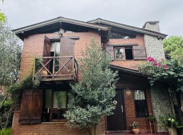 Casa · 105m² · 4 Ambientes · 1 Cochera · Casa 4 Ambientes