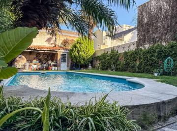 Casa · 205m² · 5 Ambientes · 1 Cochera · Venta Casa 5 Ambientes Luminosa Pileta con Jardin Vicente Lopez