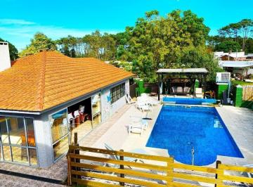 Casa · 600m² · 5 Ambientes · 1 Cochera · Casa en Parque del Plata