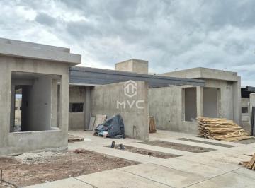Casa · 95m² · 2 Ambientes · 1 Cochera · Se Vende Casa en Pozo - B° Privado Las Acacias, Godoy Cruz.