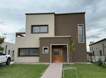 Casa de 6 ambientes, Pilar · Moderna Casa a Estrenar 6 Amb, 4 Dorm. y Escritorio