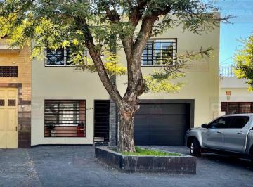 Casa · 314m² · 5 Ambientes · 2 Cocheras · Casa - Lanús Oeste