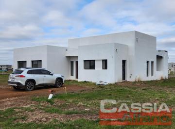 Casa · 150m² · 4 Ambientes · 3 Cocheras · Casa 4 Ambientes a Estrenar, Impecable Estado en Barrio Cerrado