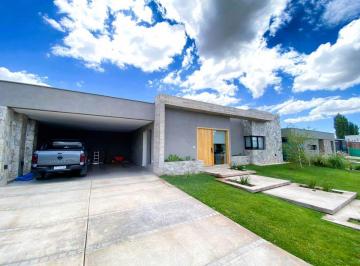 Casa de 8 ambientes Venta USD 350.000 · Venta Casa Excepcional 3 Habitaciones en Luján de Cuyo