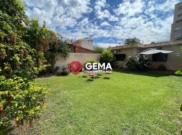 Casa · 150m² · 7 Ambientes · 1 Cochera · Casa en Juramento 1500