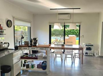 Casa · 154m² · 4 Ambientes · 2 Cocheras · Casa de Una Planta con Pileta en Alquiler Anual | Excelente Lote | San Matías | Escobar