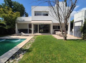 Casa de 5 ambientes, Pilar · Casa con 3 Dorm. en Venta en Mayling + Parrilla + Pileta + Dep de Servicio + Pileta + Cochera