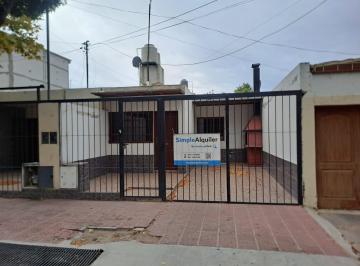 Casa · 3 Ambientes · 1 Cochera · Casa en Carrodilla