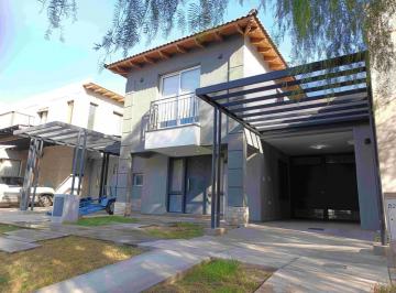 Casa · 303m² · 5 Ambientes · Barrio Privado Urquiza de Guaymallén