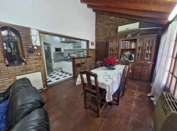 Casa · 170m² · 5 Ambientes · 1 Cochera · Venta Casa 5 Ambientes en Caseros - Multifamiliar con Local y Departamentos