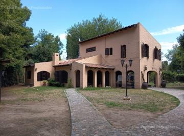 Quinta vacacional · 200m² · 5 Ambientes · 3 Cocheras · Quinta Venta La Reja 4 Ambientes Estilo Colonial Parque y Piscina