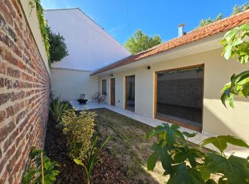 Casa · 121m² · 4 Ambientes · 2 Cocheras · Chalet Estilo Mar del Plata Totalmente Reciclado en Barrio San José