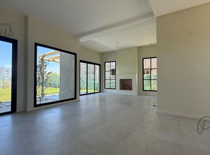 Casa · 178m² · 6 Ambientes · 2 Cocheras