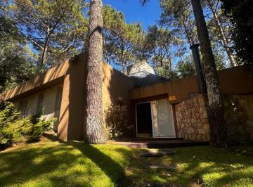 Casa de 6 ambientes, Cariló · Casa en Cariló en Importante Esquina | 4 Dorm. | 3 Baños | Lote 1000 m²