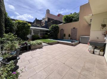 Casa · 200m² · 6 Ambientes · 1 Cochera · Venta - Casa 6 Ambientes Sobre Lote Propio, con Patio, Pileta y Quincho Al Fondo - Flores