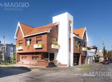 Casa · 400m² · 6 Ambientes · 2 Cocheras · Casa Venta en Ramos Mejia