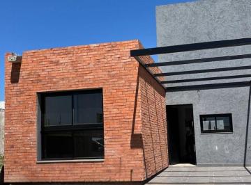 Casa de 4 ambientes, Córdoba · Duplex a Estrenar en Quebradas de Manantiales II