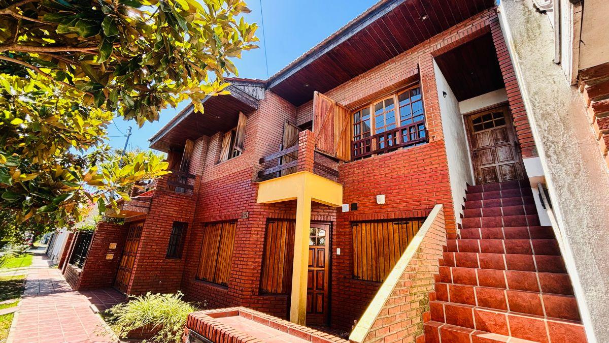 Departamento de 4 ambientes en excelente estado, ubicado en el barrio Villa Primera
