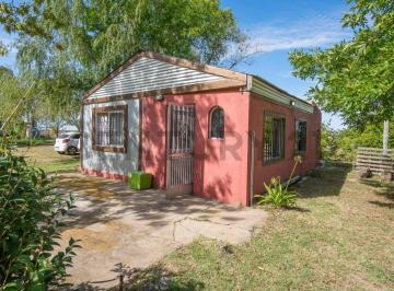 Quinta vacacional · 80m² · 1 Dormitorio · Casa Quinta en Venta Berisso con Pileta y Parque