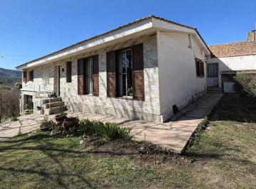 Casa de 4 ambientes, La Falda · Hermoso Caserón con Una Ubicación Privilegiada ️ - La Falda