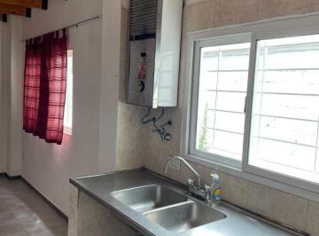 Departamento de 3 ambientes, Rosario · Departamento Interno de 1 Dormitorio en Alberdi, con Patio