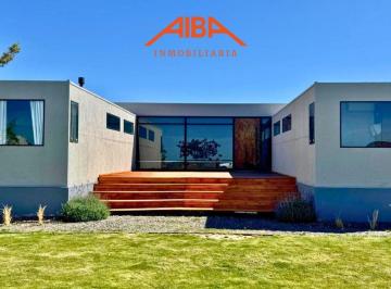 Casa · 646m² · 3 Dormitorios · Casa en Villa Tenis Club, Lago Mari Menuco