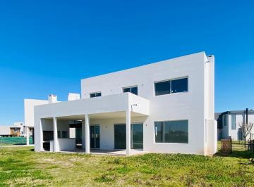 Casa · 162m² · 5 Ambientes · 4 Cocheras · Casa Riberas