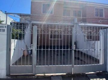 Casa · 100m² · 4 Ambientes · 1 Cochera · Alquilo Casa 3 Dorm. en Barrio Observatorio – 2 Plantas, Patio y Entrada Para Auto
