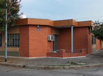 Casa · 235m² · 3 Dormitorios · 1 Cochera · Casa en Barrio Los Paraisos