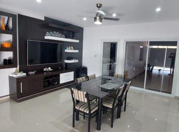 Casa · 205m² · 3 Dormitorios · Duplex en Nuevo Poeta Lugones