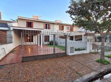 Casa · 159m² · 5 Ambientes · 2 Cocheras · Casa - Nuevo Poeta Lugones