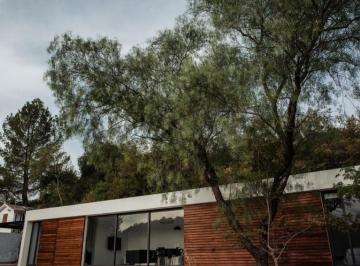 Casa · 140m² · 4 Ambientes · Simon Bolivar Al 200