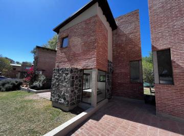 Casa · 114ha · 4 Ambientes · 2 Cocheras · Complejo Cerrado a Estrenar, Corazon de Villa Allende!