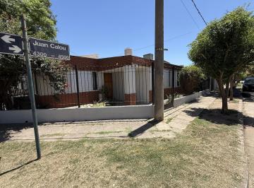 Casa · 282m² · 2 Ambientes · 2 Cocheras · Casa en Poeta Lugones