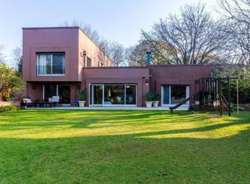 Casa · 480m² · 7 Ambientes · 2 Cocheras · Excelente Casa Sobre Gran Terreno en Lo Mejor de Las Lomas Jockey - Venta /san Isidro