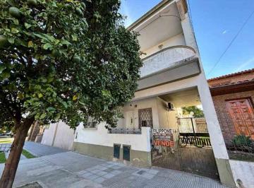 Casa de 8 ambientes, Quilmes · Importante Propiedad - 3 Unidades en Block Sobre Lote Propio - Excelente Zona de Bernal
