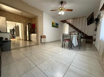 Casa · 160m² · 7 Ambientes · 3 Cocheras · Venta Casa de 4 Dorm. con Patio en Parque Field