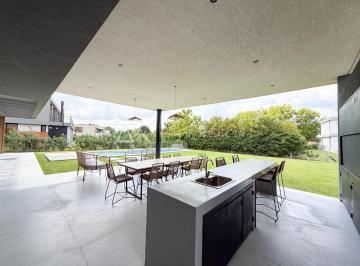 Casa · 410m² · 6 Ambientes · Casa en Venta y Alquiler en Pilará