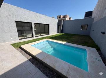 Casa · 187m² · 4 Ambientes · 3 Cocheras · Casa a Estrenar en Venta Mansos del Sur Planta Baja