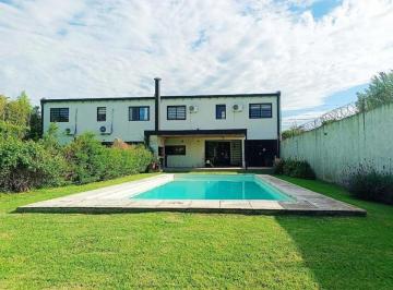 Casa de 6 ambientes, La Plata · Venta de Casa en 27 E/ 474 y 475, City Bell.