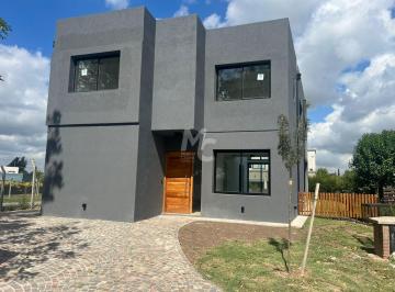 Casa · 183m² · 6 Ambientes · 1 Cochera · Casa en Venta en San Ramon