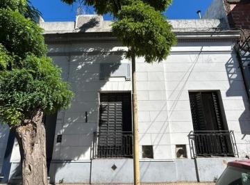 Casa · 80m² · 2 Ambientes · Casa en El Centro de Azul