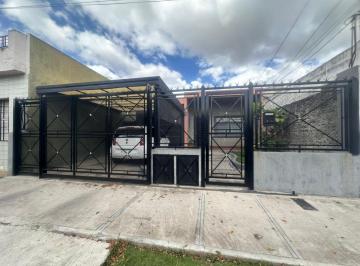 Casa de 3 ambientes, Lanús · Casa con Departamento - Excelente Estado - Apto Credito