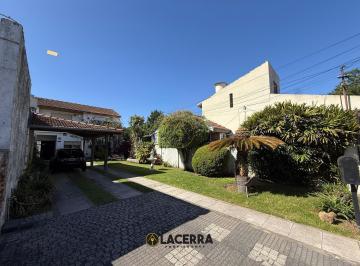 Casa · 204m² · 5 Ambientes · Casa de 5 Ambientes con Piscina en Villa Ballester
