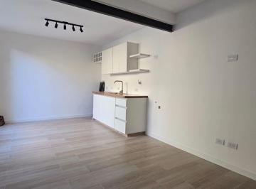 PH · 79m² · 2 Dormitorios · PH 3 Amb Reciclado con Terraza Propia en Nueva Pompeya