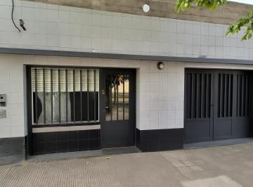 Casa · 142m² · 6 Ambientes · 1 Cochera · Venta | Permuta - Casa de 3 Dorm., Patio y Terraza con Parrillero - Tiro Suizo, Rosario.