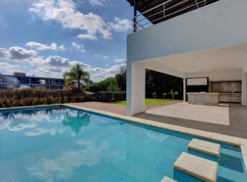 Casa · 520m² · 8 Ambientes · 3 Cocheras · Venta Casa a Estrenar con Amarra y Muelle Propio, 5 Dorm., 3 Cocheras en El Yacht Nordelta