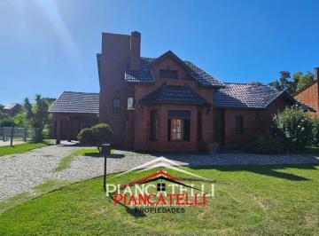 Casa · 175m² · 6 Ambientes · 2 Cocheras · Casa en Venta con 6 Ambientes en Banco Provincia